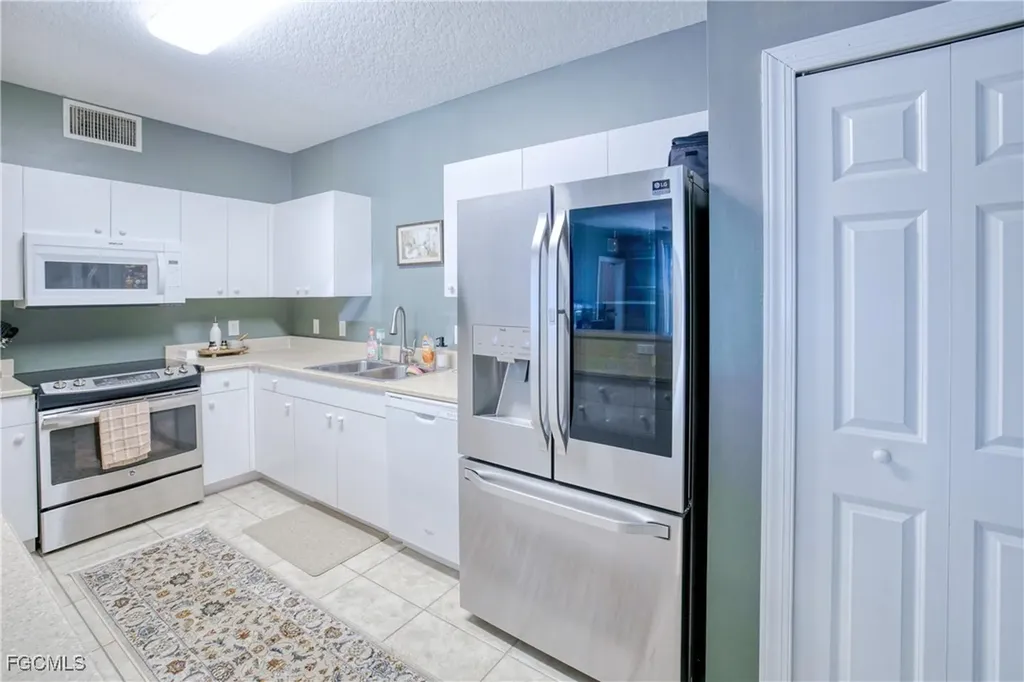 1040 Hancock Creek South Boulevard Cape Coral FL 33909