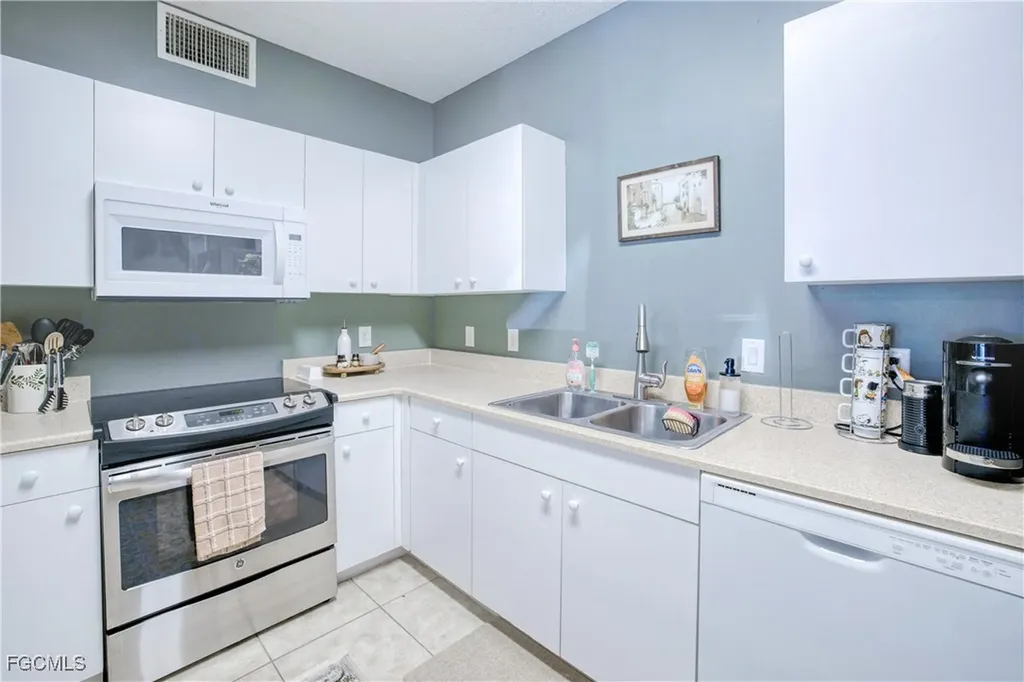 1040 Hancock Creek South Boulevard Cape Coral FL 33909