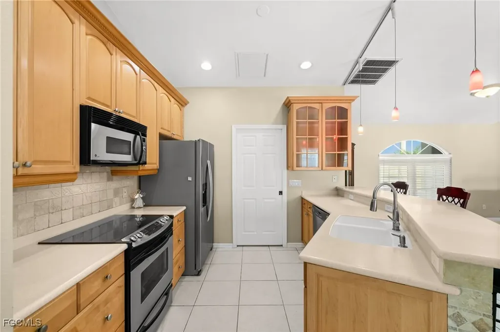 302 SE 34th Street Cape Coral FL 33904