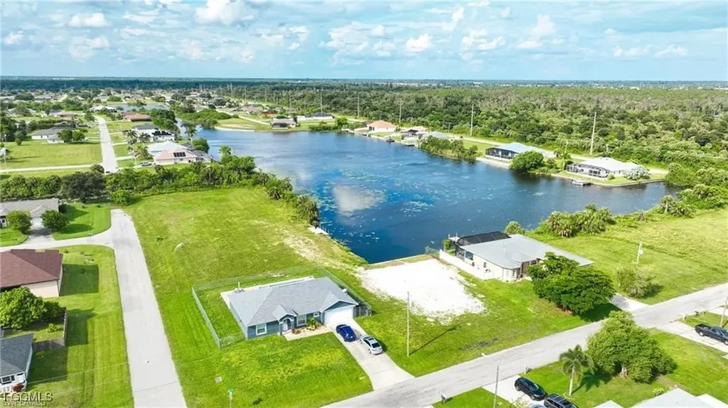2305 NE 17th Street Cape Coral FL 33909
