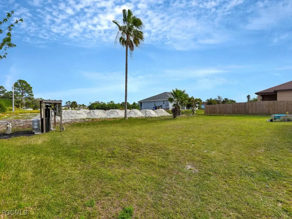 733/735 Gilbert Avenue S Lehigh Acres FL 33973