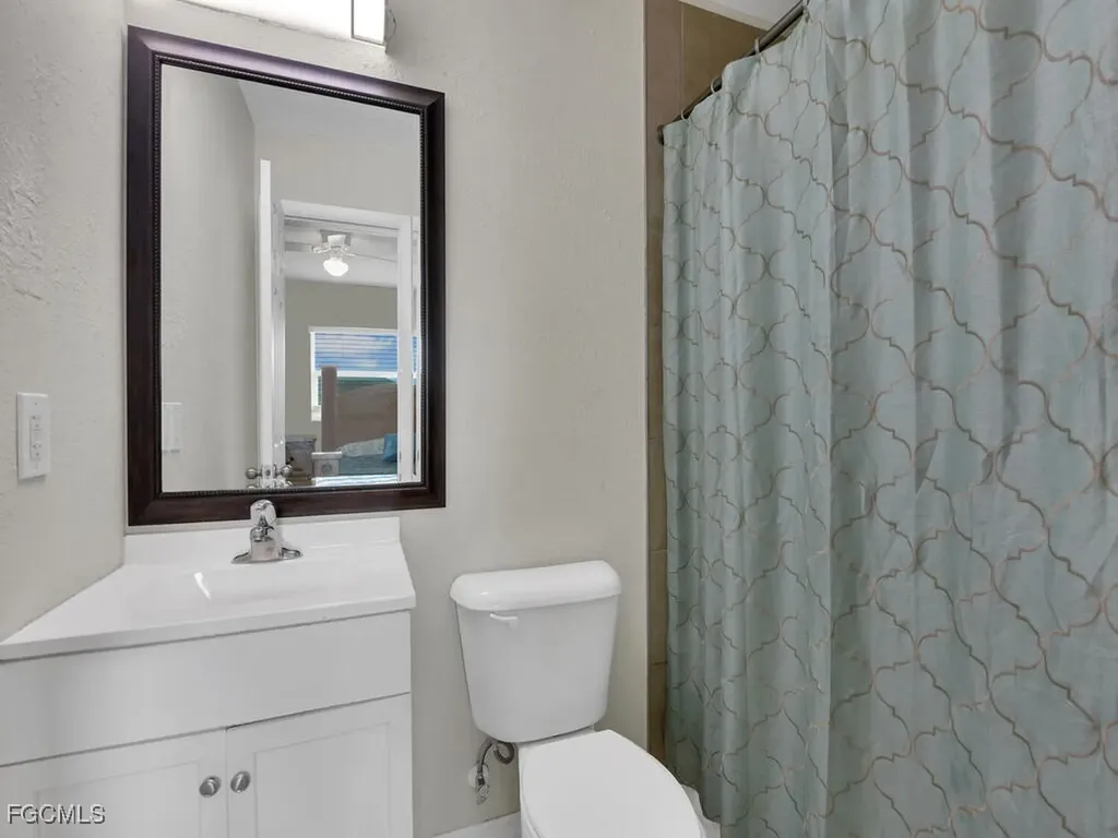 733/735 Gilbert Avenue S Lehigh Acres FL 33973