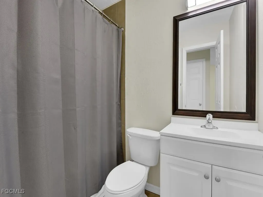 733/735 Gilbert Avenue S Lehigh Acres FL 33973