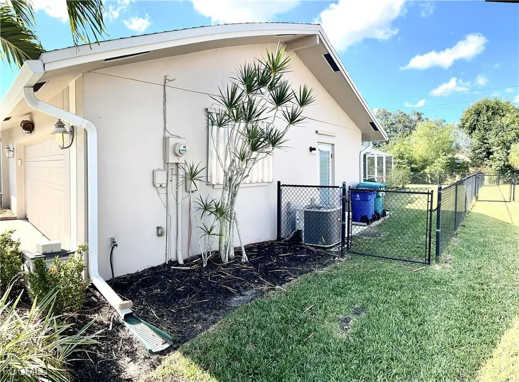 1406 S Larkwood Square Fort Myers FL 33919