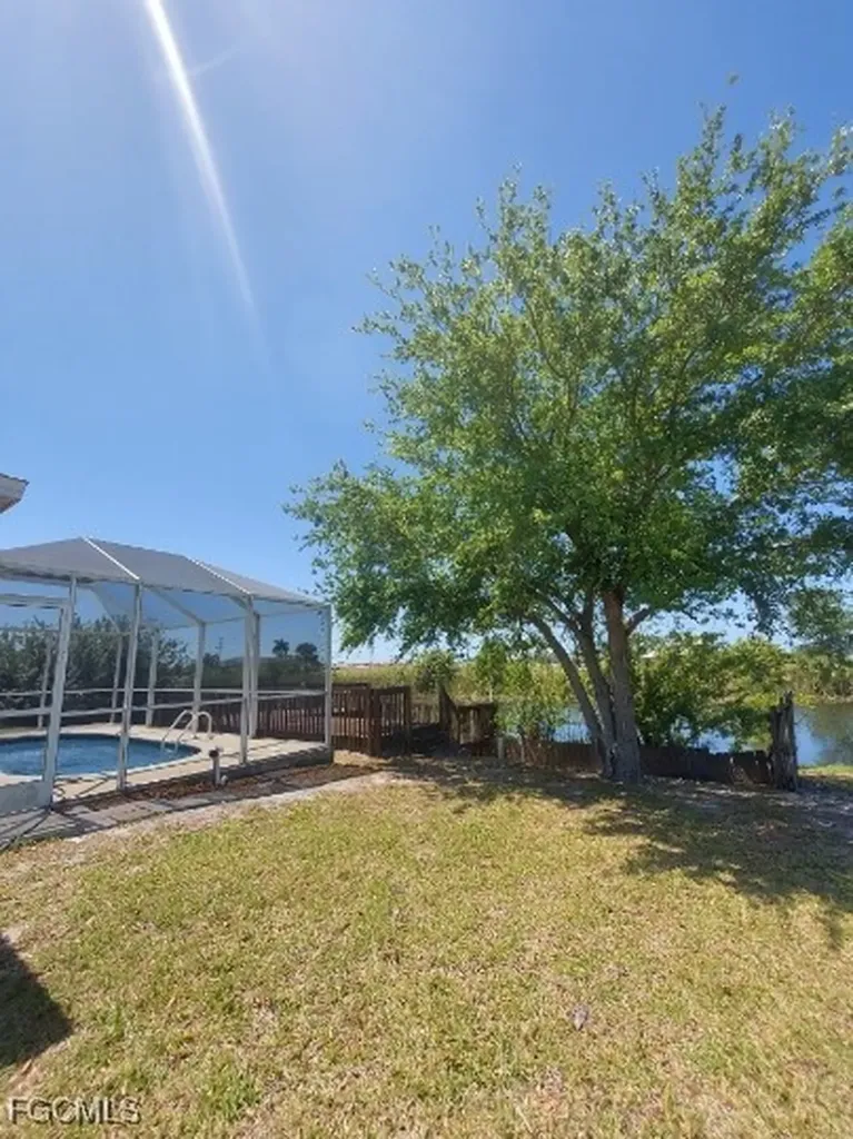 18 NW 29th Place Cape Coral FL 33993