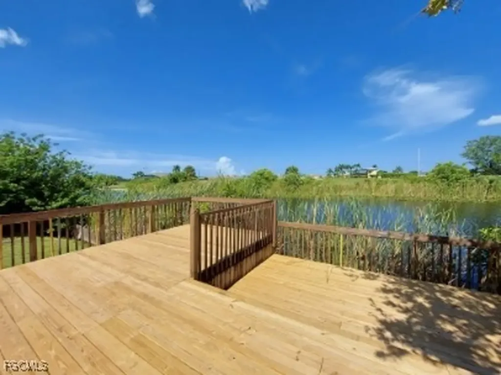 18 NW 29th Place Cape Coral FL 33993