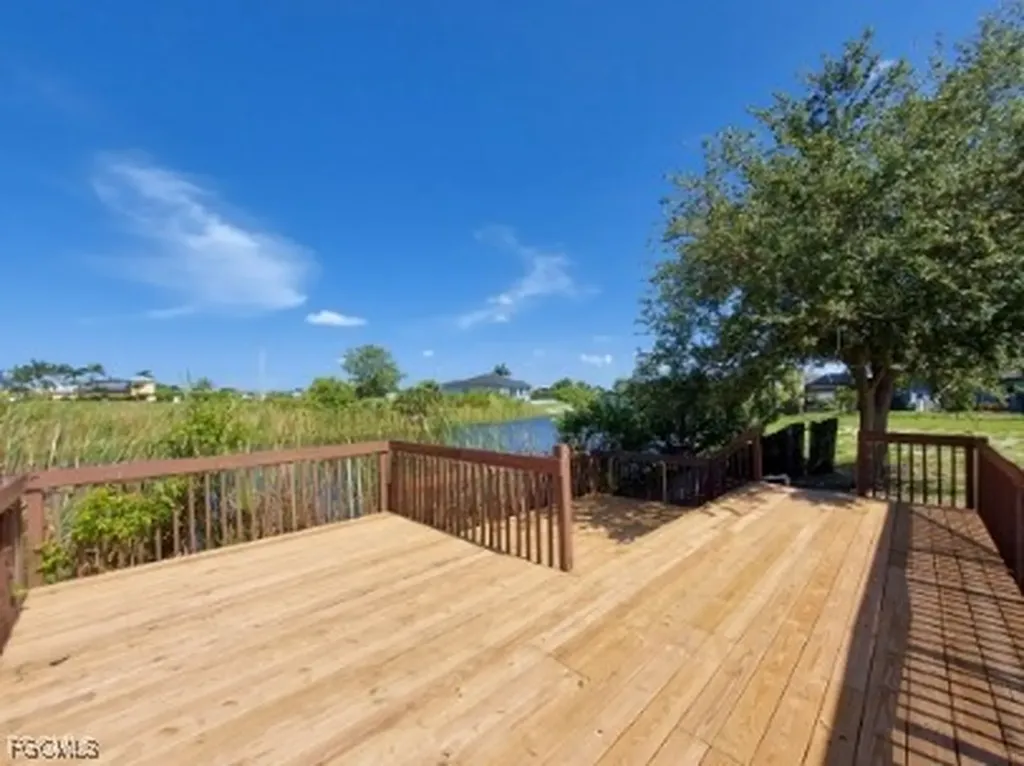 18 NW 29th Place Cape Coral FL 33993