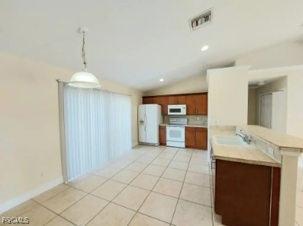 18 NW 29th Place Cape Coral FL 33993
