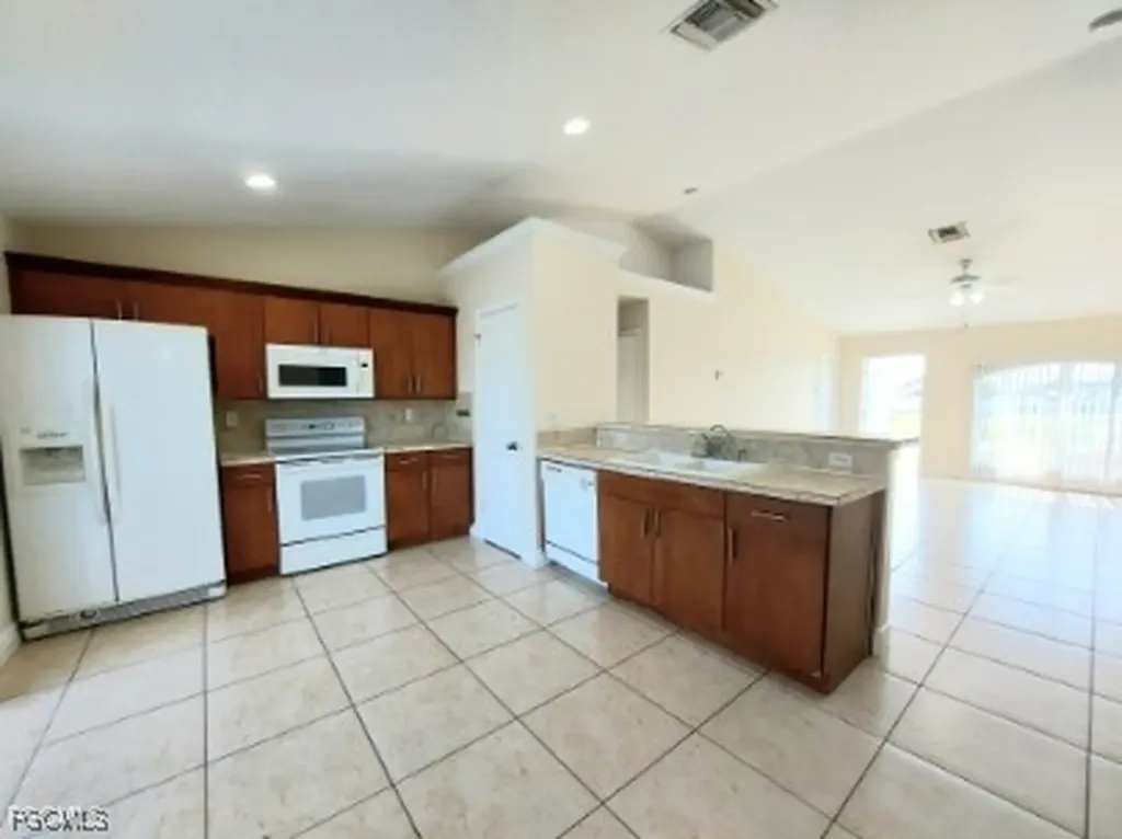 18 NW 29th Place Cape Coral FL 33993