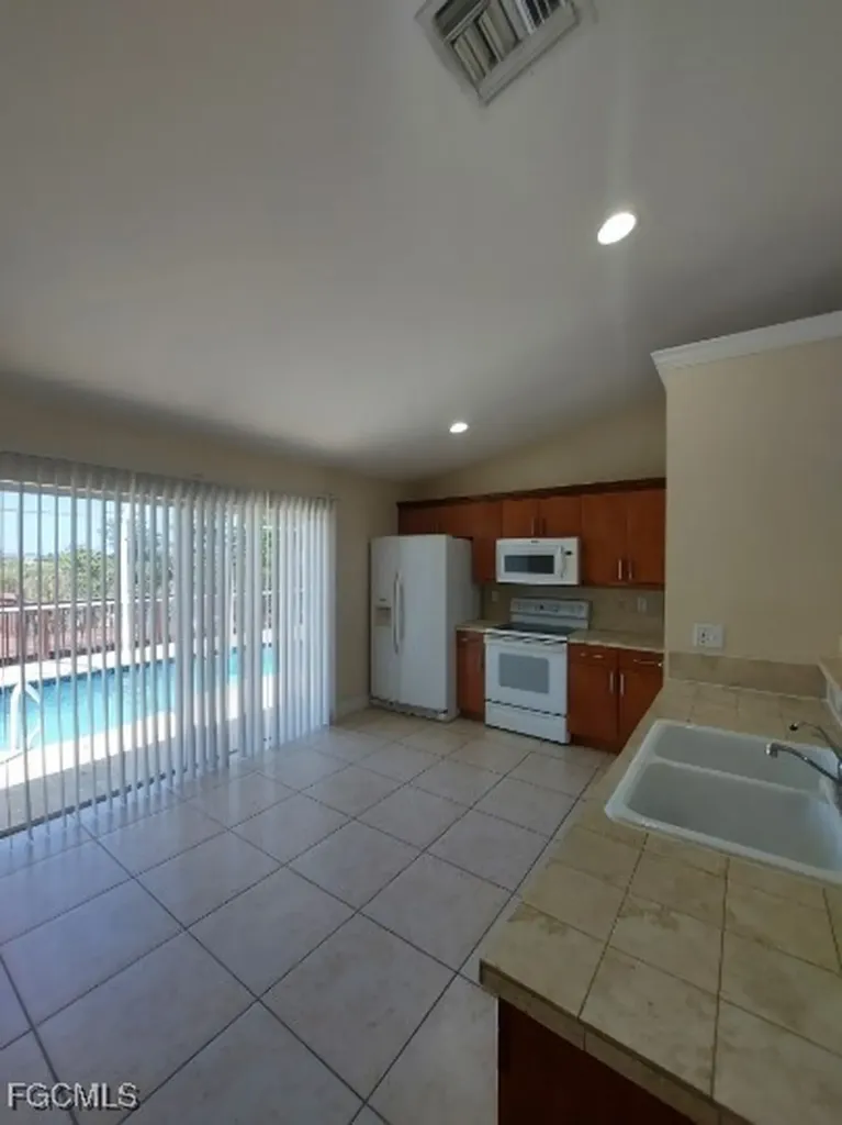 18 NW 29th Place Cape Coral FL 33993