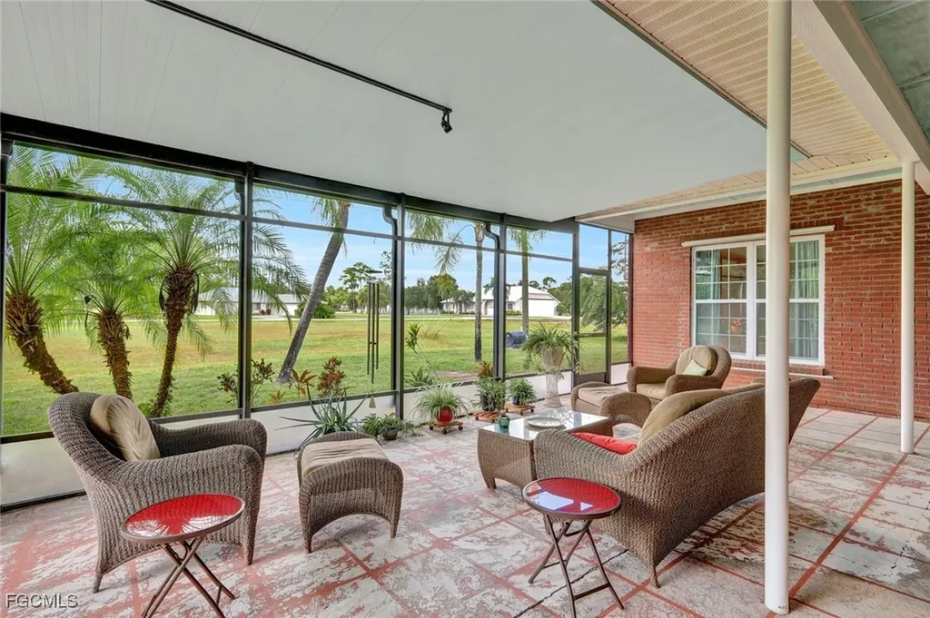 6910 Circle Drive Fort Myers FL 33905