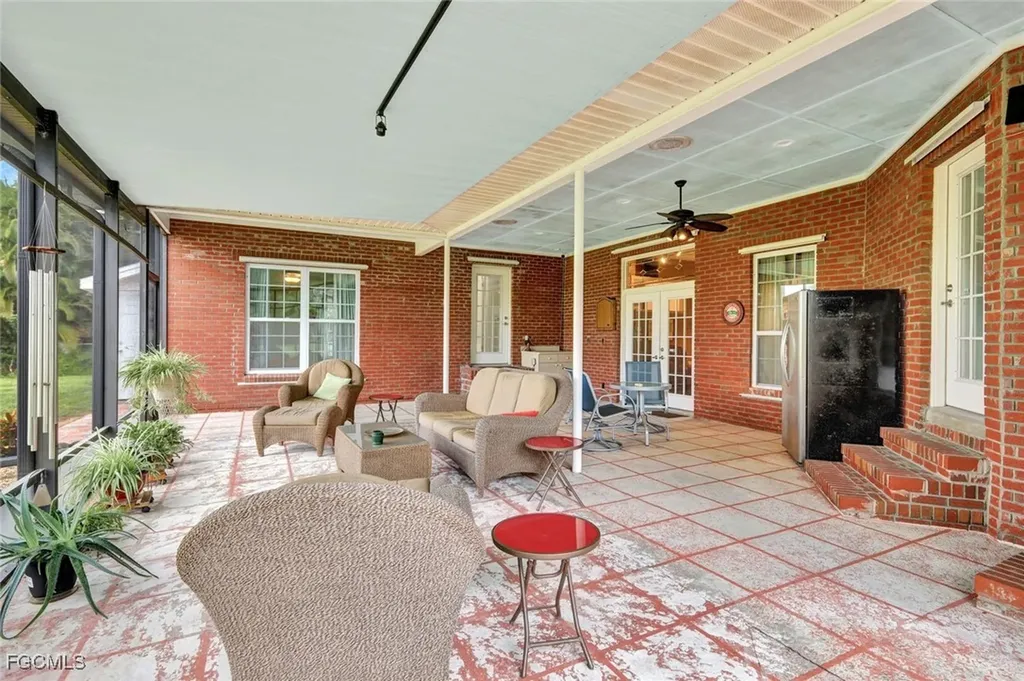 6910 Circle Drive Fort Myers FL 33905