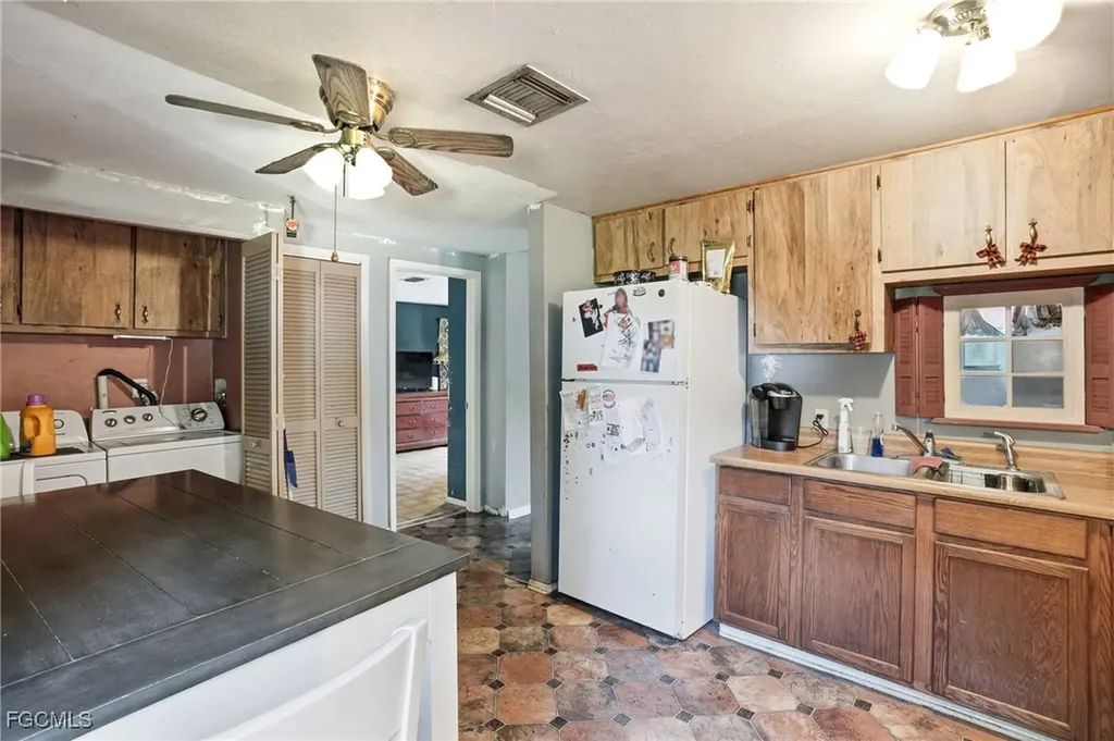 868 Avalon Avenue Labelle FL 33935