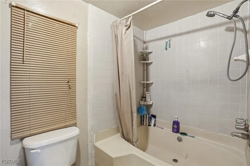 868 Avalon Avenue Labelle FL 33935