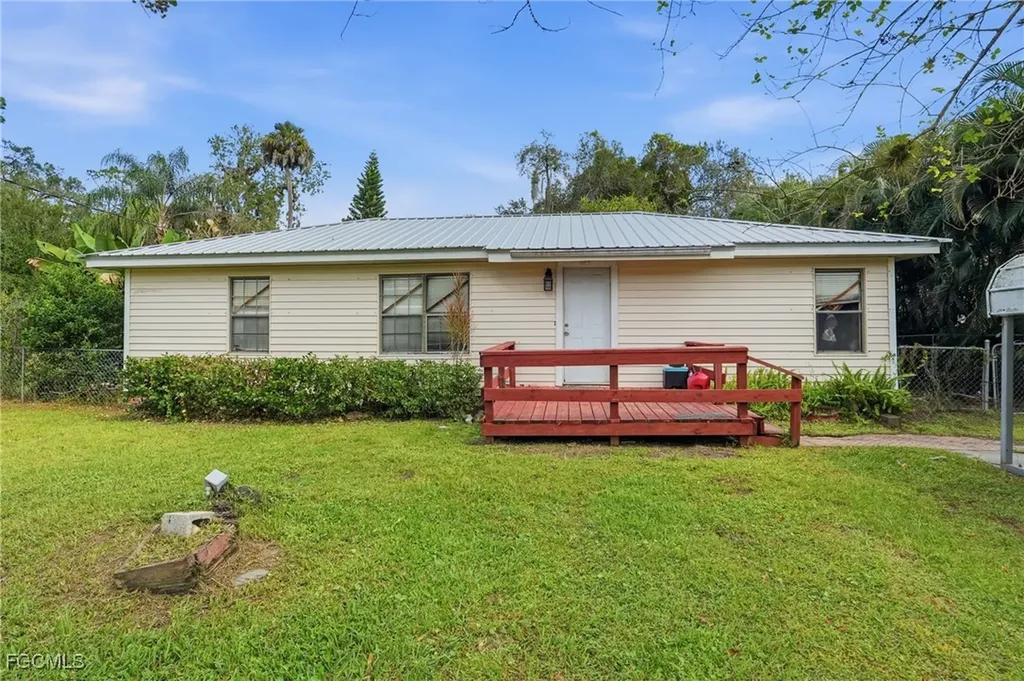 868 Avalon Avenue Labelle FL 33935