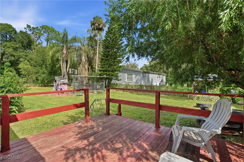 868 Avalon Avenue Labelle FL 33935