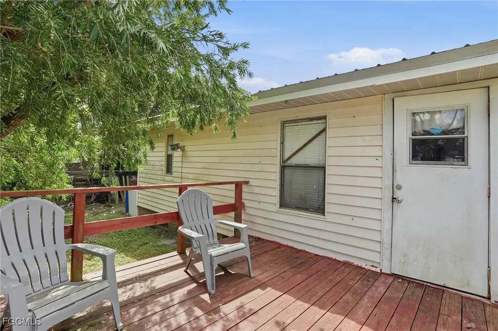 868 Avalon Avenue Labelle FL 33935