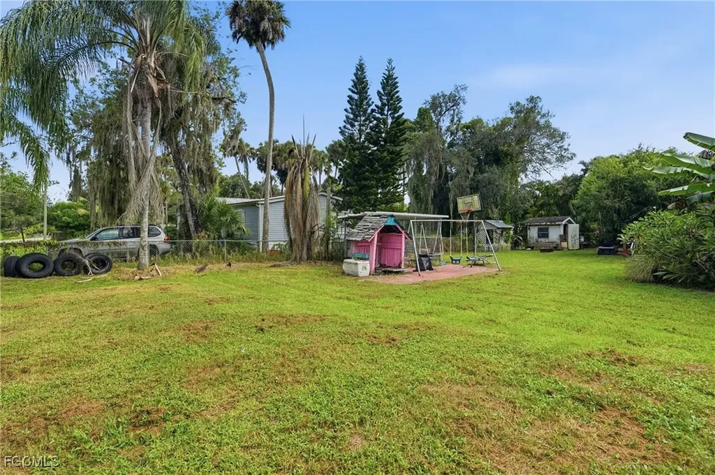 868 Avalon Avenue Labelle FL 33935