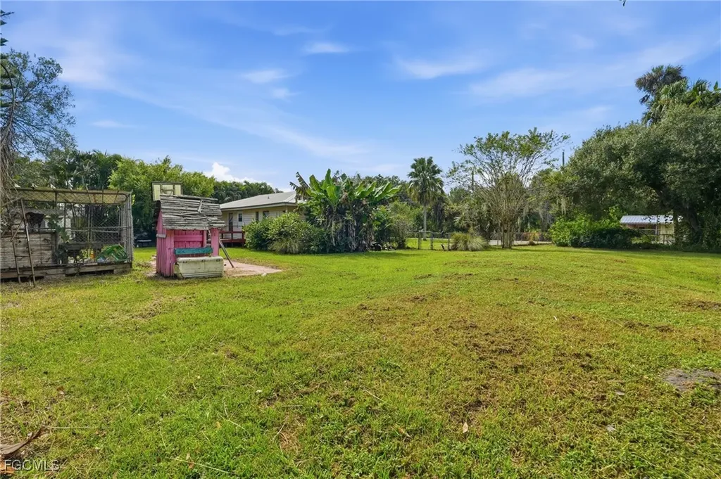 868 Avalon Avenue Labelle FL 33935
