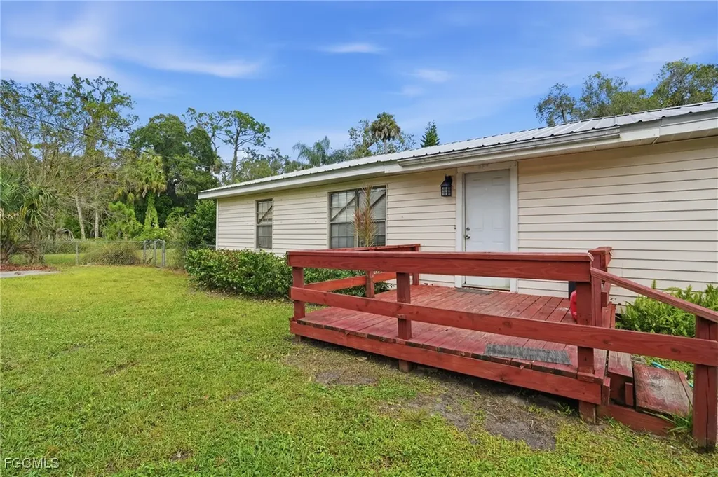 868 Avalon Avenue Labelle FL 33935