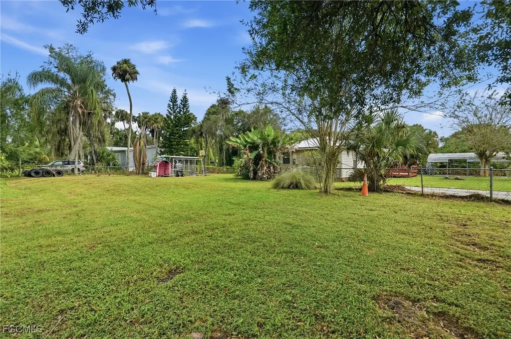 868 Avalon Avenue Labelle FL 33935