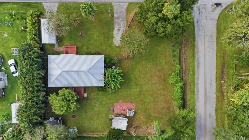 868 Avalon Avenue Labelle FL 33935