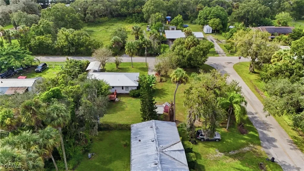 868 Avalon Avenue Labelle FL 33935
