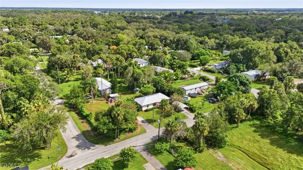 868 Avalon Avenue Labelle FL 33935
