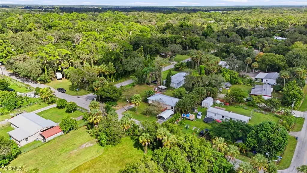 868 Avalon Avenue Labelle FL 33935