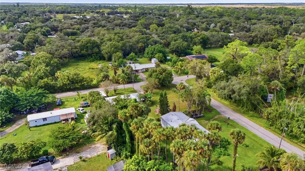 868 Avalon Avenue Labelle FL 33935