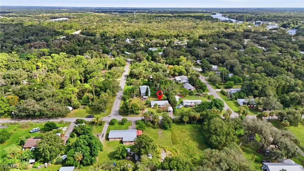 868 Avalon Avenue Labelle FL 33935