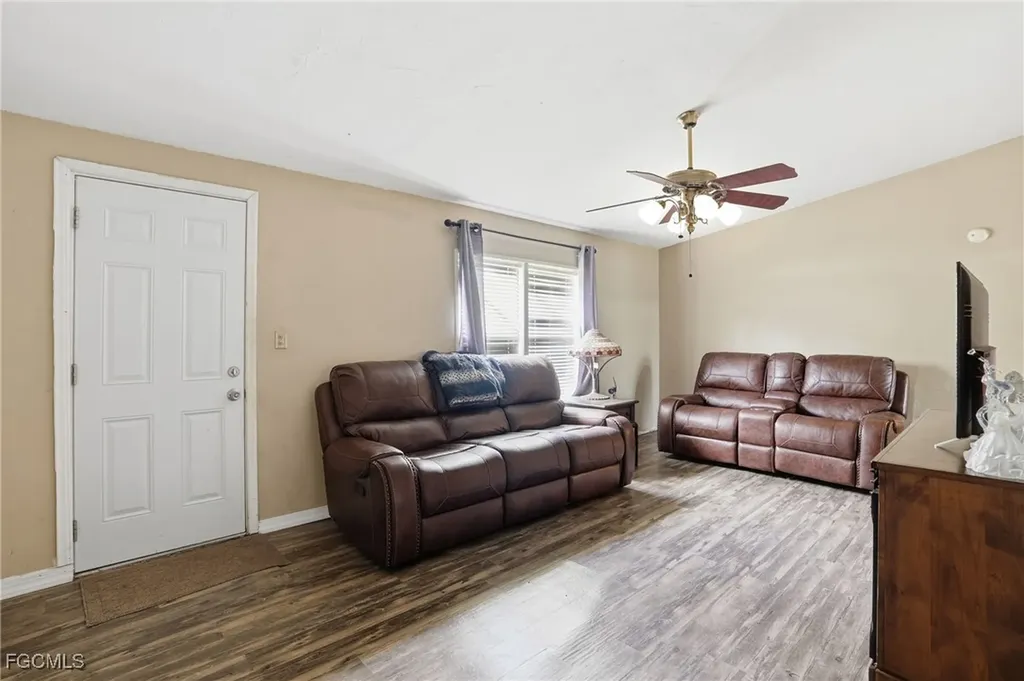 868 Avalon Avenue Labelle FL 33935