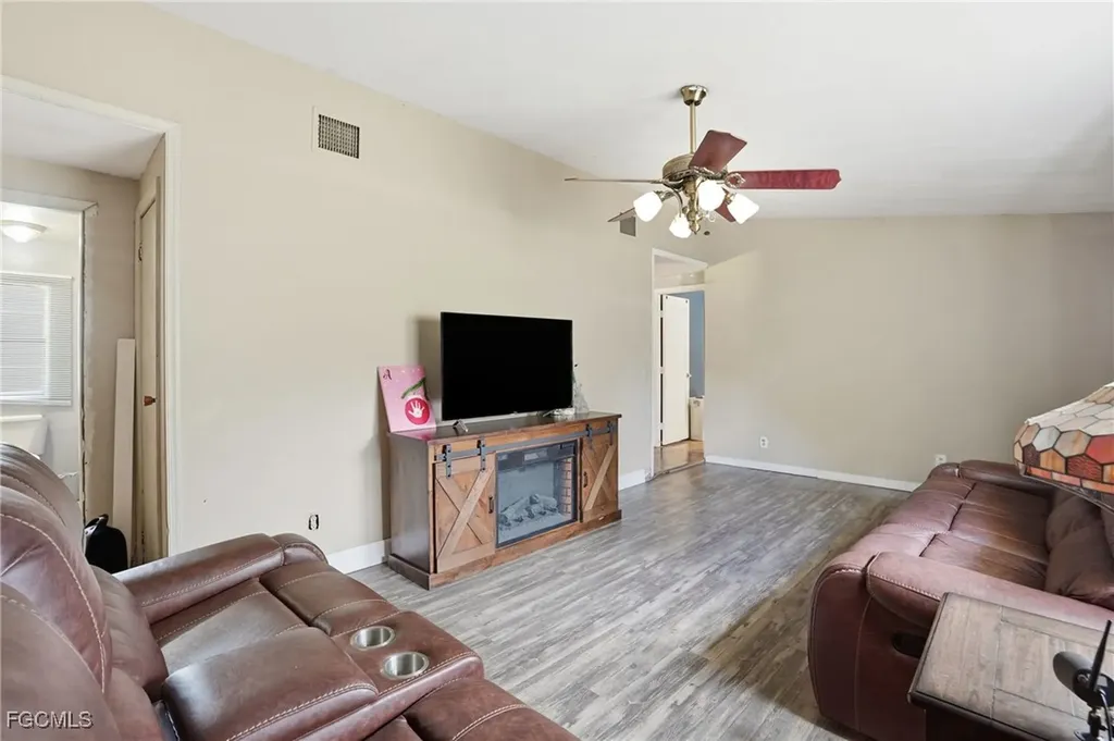868 Avalon Avenue Labelle FL 33935