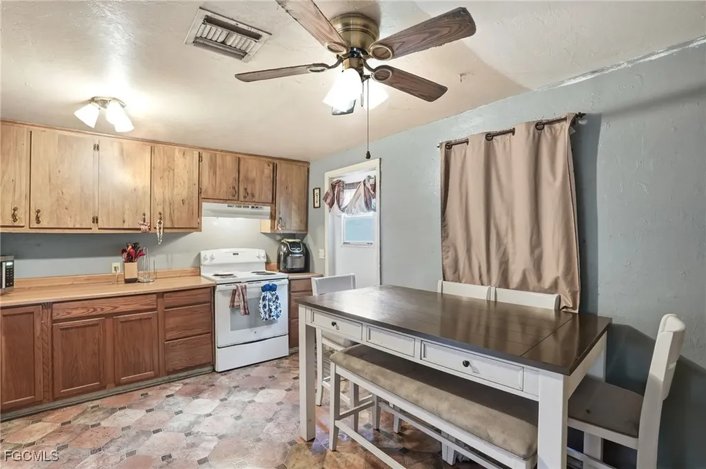 868 Avalon Avenue Labelle FL 33935