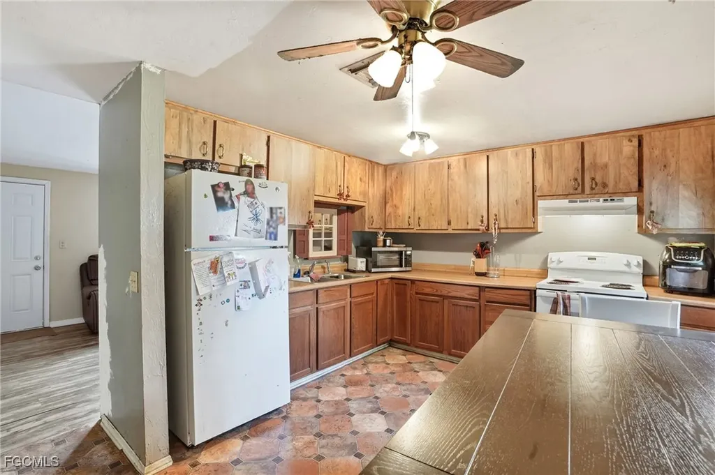 868 Avalon Avenue Labelle FL 33935