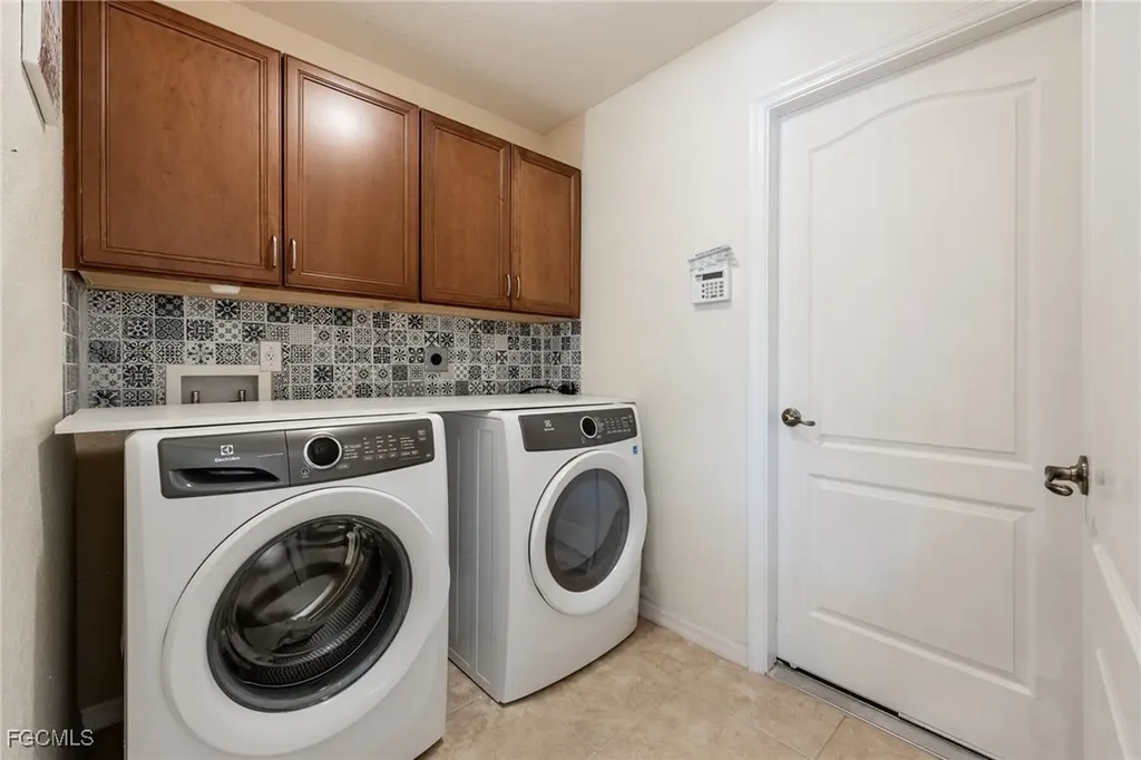 1708 SW 52nd Street Cape Coral FL 33914