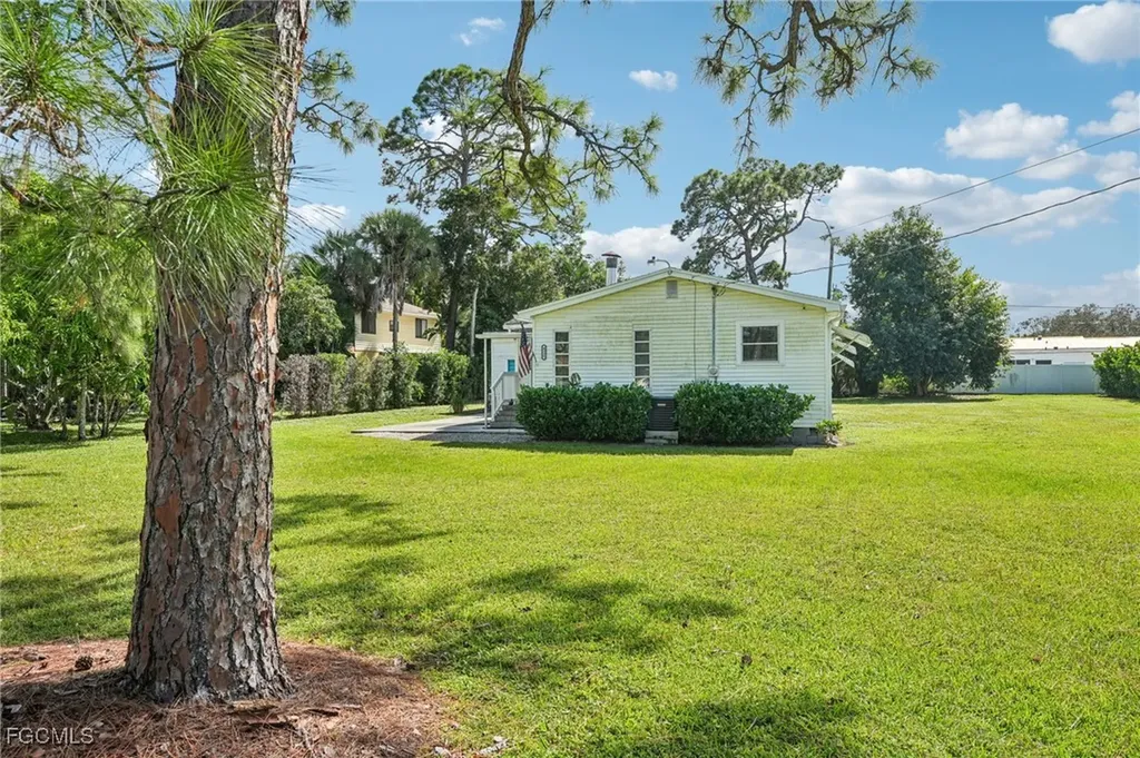 4331 Tarpon Avenue SW Bonita Springs FL 34134