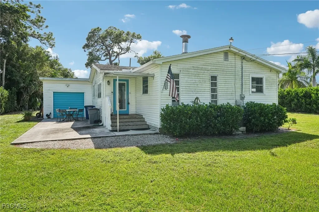 4331 Tarpon Avenue SW Bonita Springs FL 34134