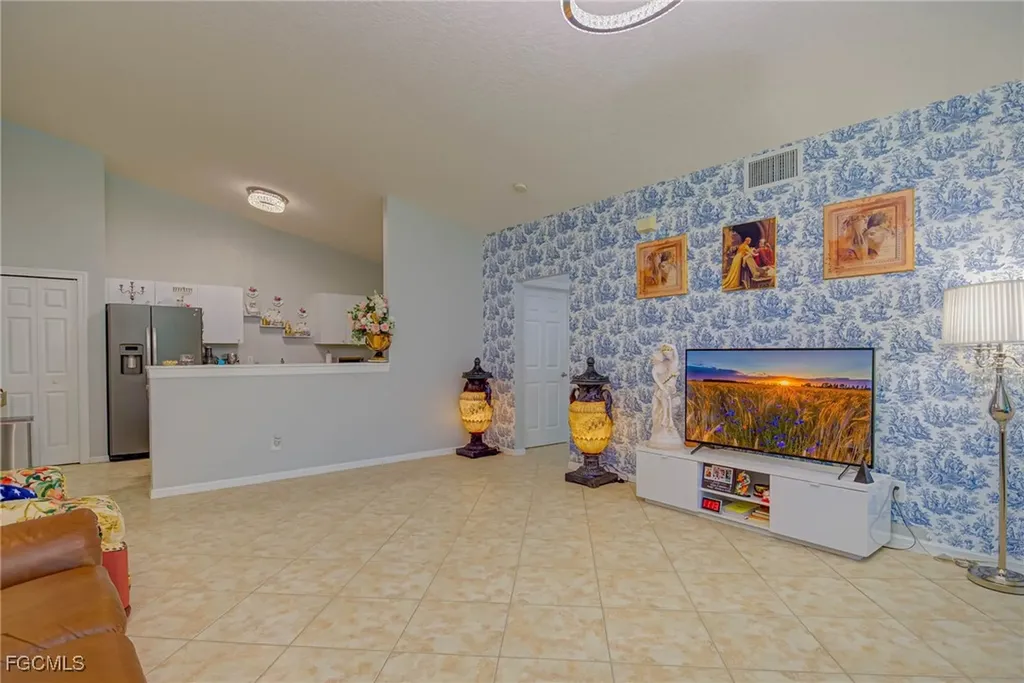 1050 Hancock Creek South Boulevard Cape Coral FL 33909
