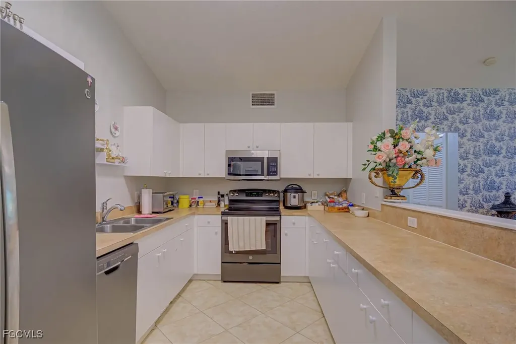 1050 Hancock Creek South Boulevard Cape Coral FL 33909