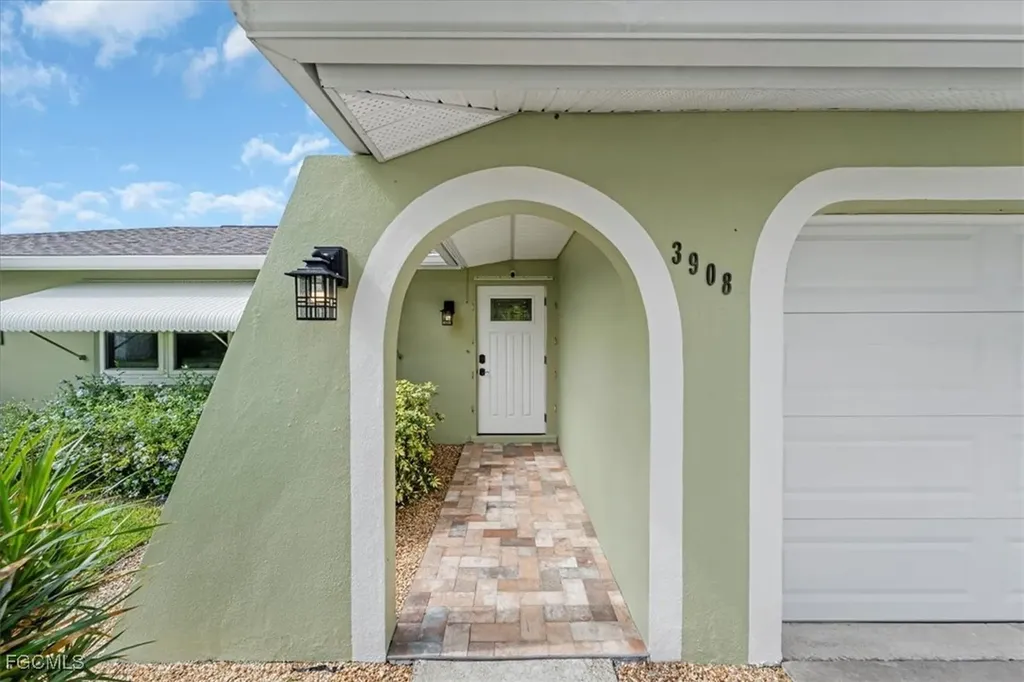 3908 SE 16th Place Cape Coral FL 33904