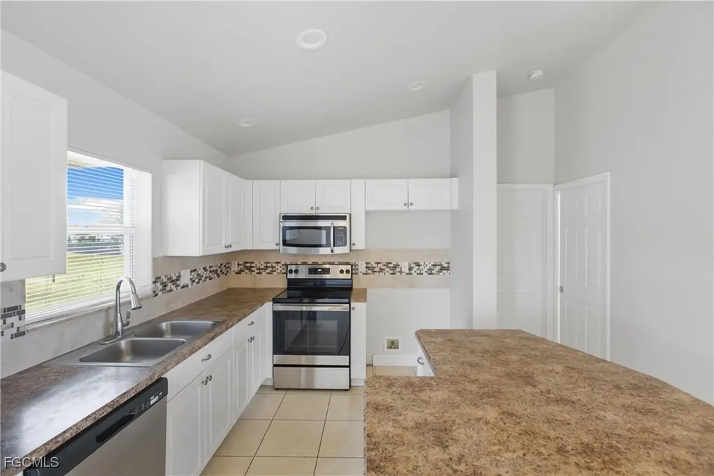 1252 NE 41st Street Cape Coral FL 33909