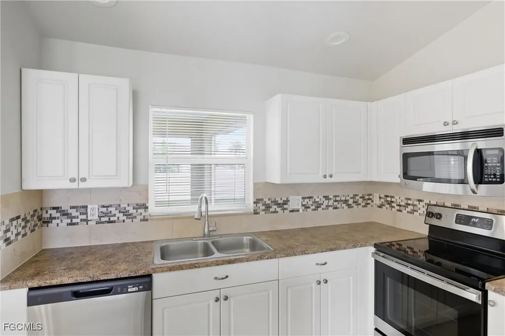 1252 NE 41st Street Cape Coral FL 33909