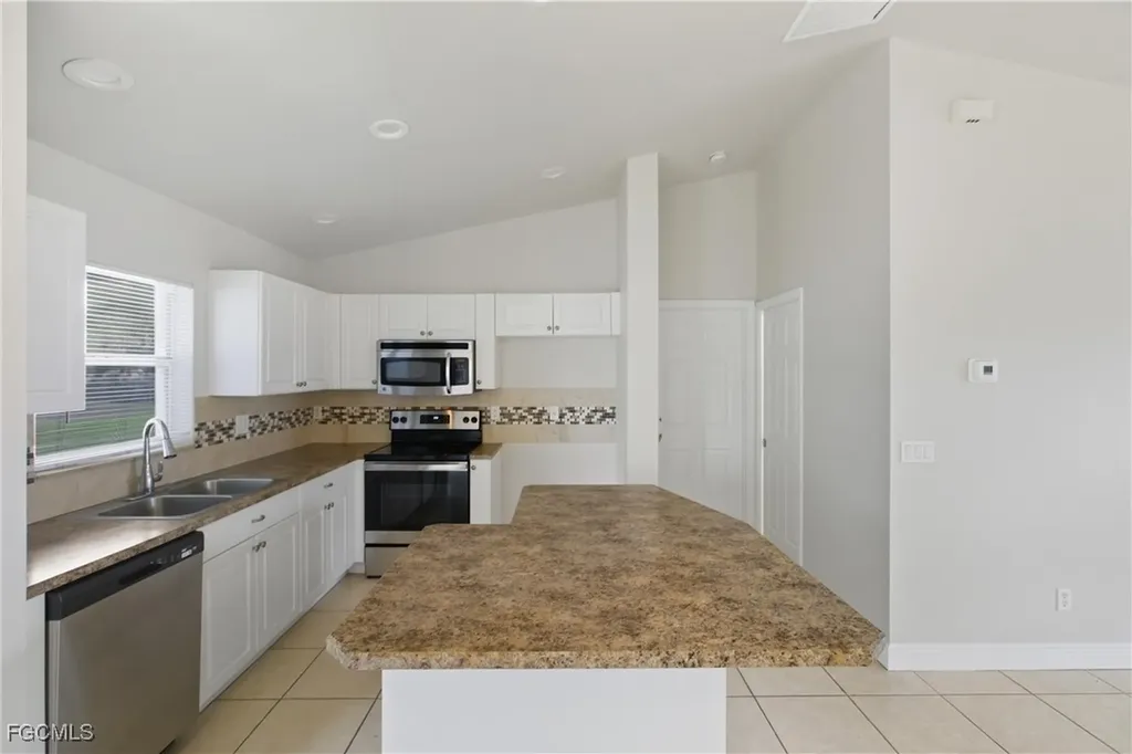 1252 NE 41st Street Cape Coral FL 33909