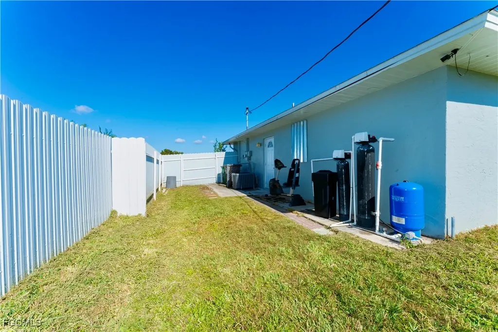 224 NE 9th Terrace Cape Coral FL 33909