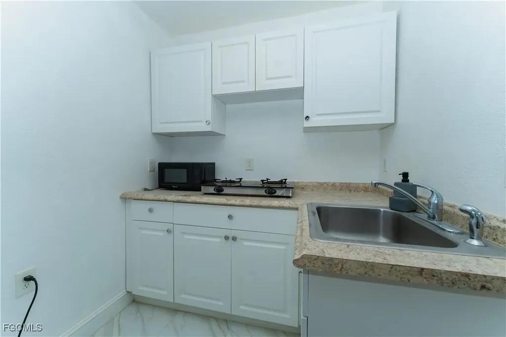 224 NE 9th Terrace Cape Coral FL 33909