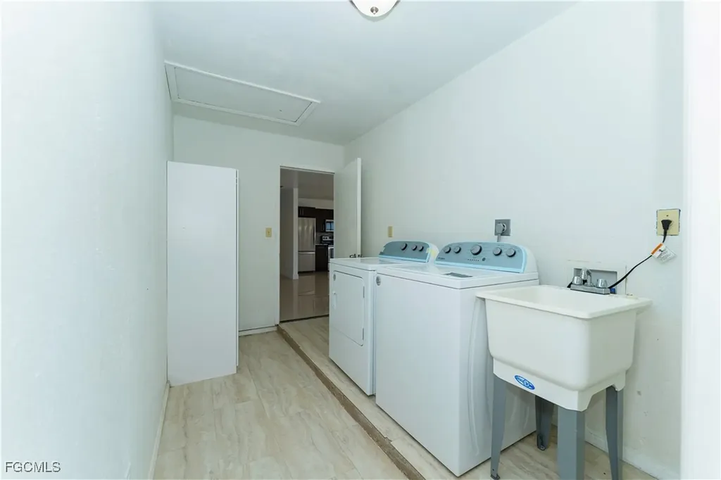 224 NE 9th Terrace Cape Coral FL 33909