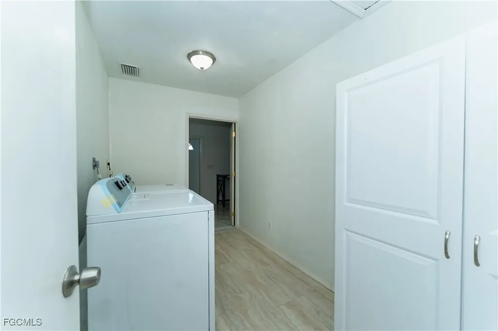 224 NE 9th Terrace Cape Coral FL 33909