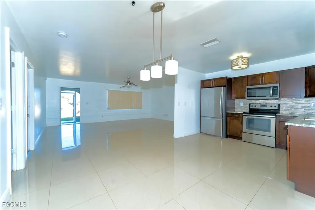 224 NE 9th Terrace Cape Coral FL 33909
