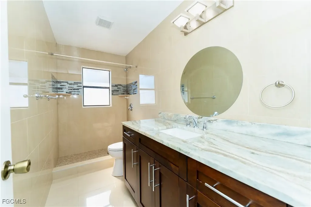 224 NE 9th Terrace Cape Coral FL 33909